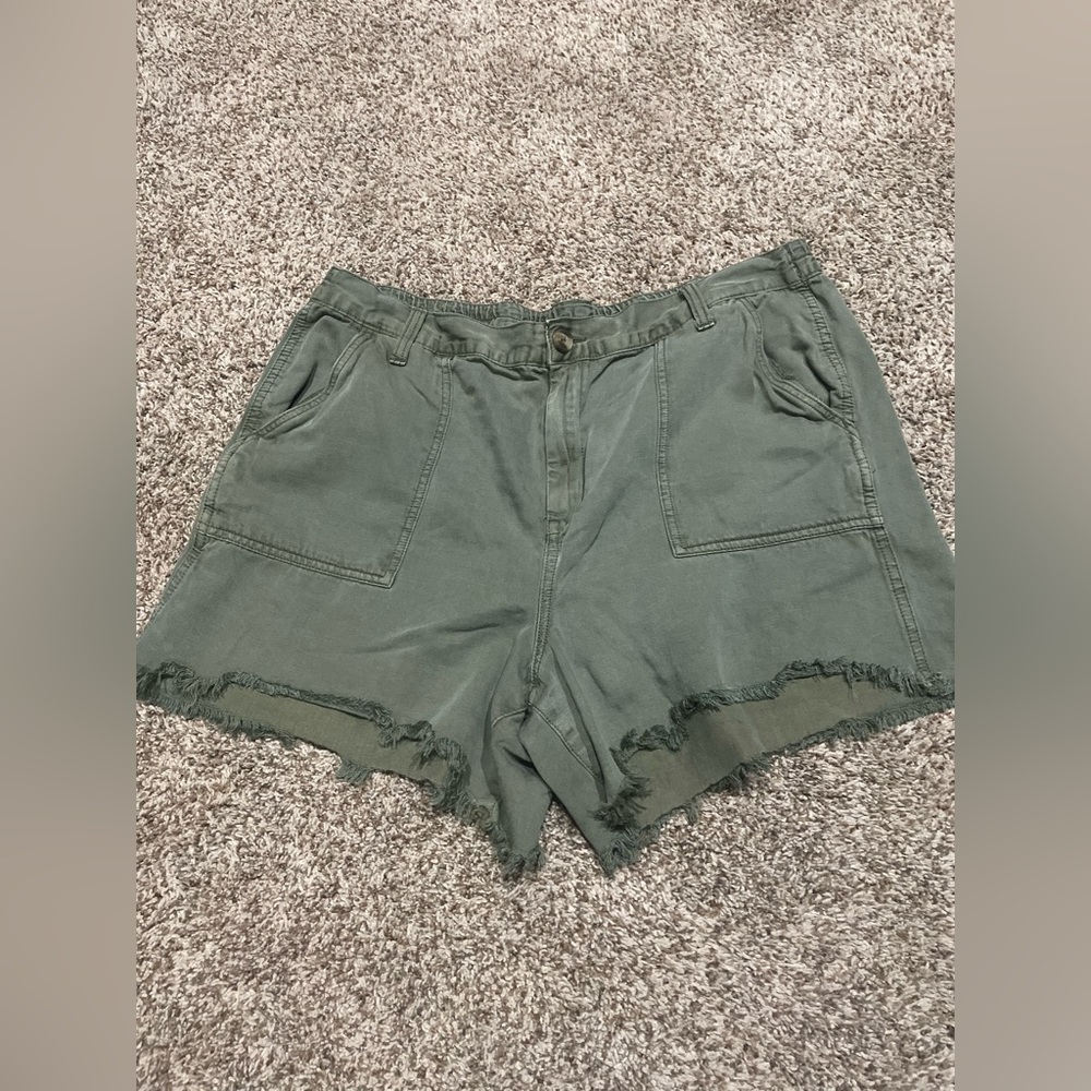 Women’s Comfortable Stretchy Waist Oversized Army Green Shorts